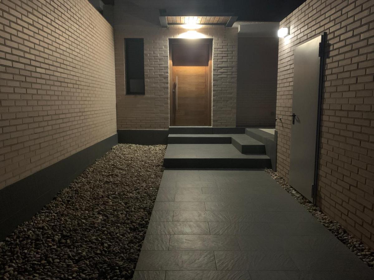 Agradable chalet con piscina privada cerca de Madrid Arroyomolinos Exterior foto