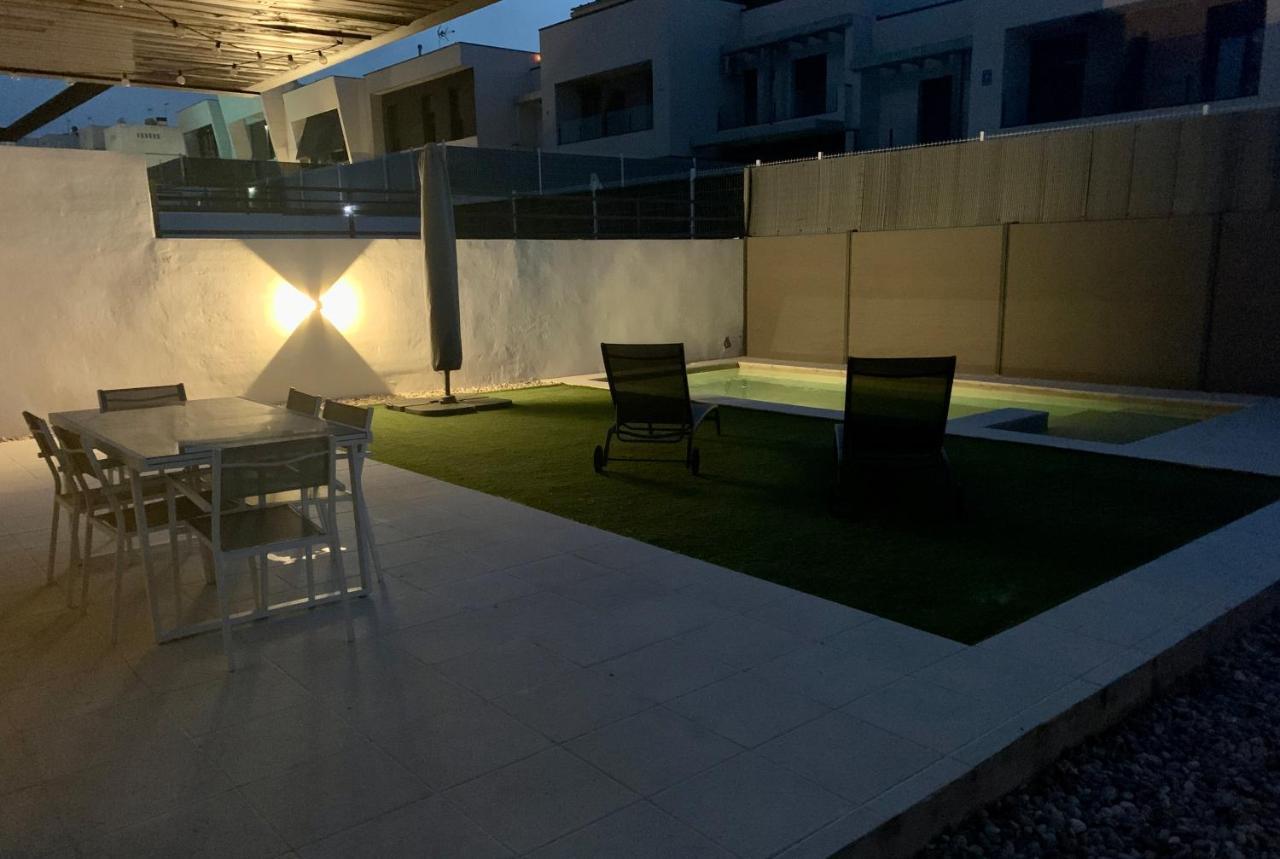 Agradable chalet con piscina privada cerca de Madrid Arroyomolinos Exterior foto